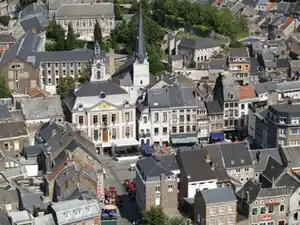 Photo de la grand-place de la ville de Huy