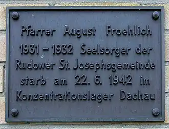 La plaque commémorative dans la rue portant son nom dans le quartier de Rudow à Berlin