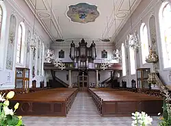 Vue intérieure de la nefvers la tribune d'orgue.