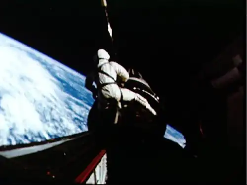 Gemini 11 : Gordon sur l'Agena.
