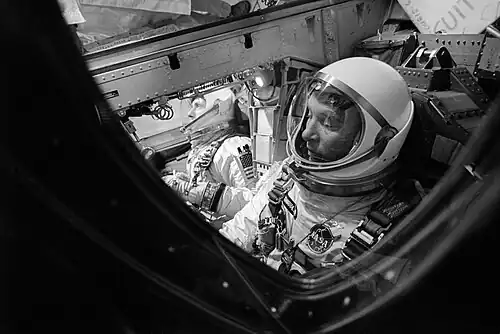 Schirra et Stafford dans le cockpit avant le lancement de Gemini 6.