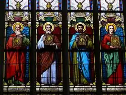 Vitrail représentant quatre hommes.