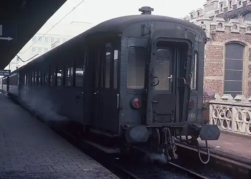 Voiture K2 en gare de Gand-Saint-Pierre.