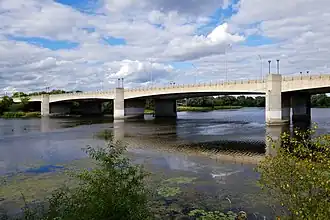 Le pont George Dunbar enjambant la rivière Rideau