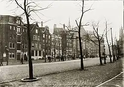 Photographie d'une rue.