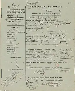 Certificat pour l'obtention d'un passeport, délivré par la préfecture de police de Paris, le 12 juin 1835. Il est indiqué que George Sand mesure 1,58 mètre. L'écrivain signe le formulaire, A. Dudevant.