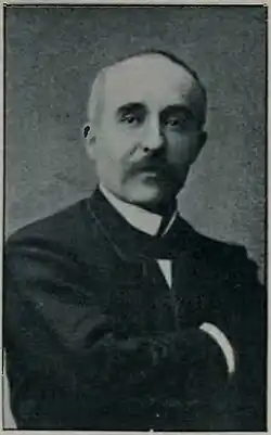 Portrait photographique d'un homme.