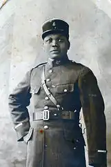 Photo de militaire noir avec képi.