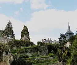 La collégiale St Pierre vue des jardins Henri Le Sidaner