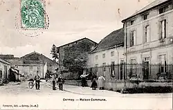 La mairie vers 1905 avec la présence du garde-champêtre.