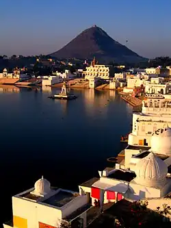 Le lac et les ghâts de Pushkar.