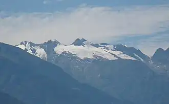 Le glacier vu depuis la moyenne vallée d'Aoste.