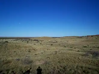 Description de l'image Gibson Desert and moon from Alfred & Marie Range.jpg.