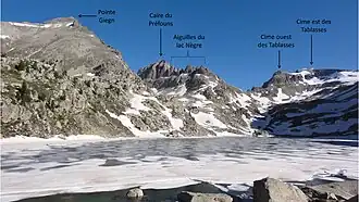 Caïre du Préfouns et aiguilles du lac Nègre, entourés de la pointe Giegn et de la tête des Tablasses