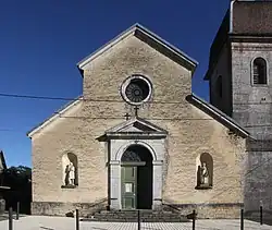 L'entrée de l'église.