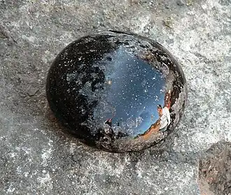 Un lissoir en verre&nbsp;(de) retrouvé à Glashütte Klein Süntel&nbsp;(en)