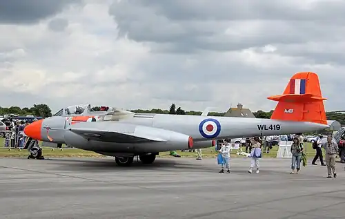 Le Gloster Meteor WL419 Model T7 (modifié), avion de test des sièges éjectables de la compagnie britannique Martin Baker. Les modifications les plus notables concernent l'arrière du cockpit, ou sont installés les sièges éjectables, qui ne possède plus de verrière.