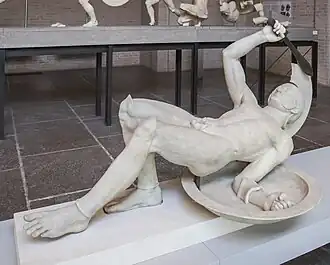 Guerrier au sol, détail du fronton du temple d'Aphaïa.