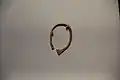 Boucle d'oreille en or. Culture de Siba, Gansu. Musée national de Chine, Pékin