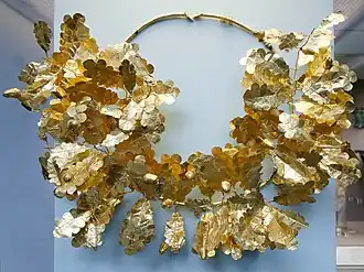 Salle 22. Couronne de chêne dorée avec une abeille et deux cigales, Turquie occidentale, -350/-300.