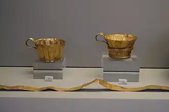 Deux tasses de la tombe γ du cercle B de Mycènes, NAMA.