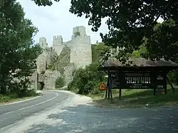 La Route Magistrale 34 près de la Forteresse de Golubac (juillet 2006).