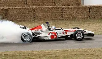 Burn d'une F1 au festival de vitesse de Goodwood (2006).