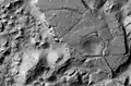 Chaos Gorgonum vu par HiRISE. L'image a une échelle de 4 km de large et se situe dans le quadrilatère Phaethontis.