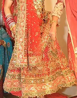 Lehenga de mariée avec broderie Gota