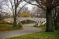 Passerelle en fonte "Pont 28", de style « Art-Nouveau » dans Central-Park à New-York de Calvert Vaux et Jacob Wrey, architectes, 1864.