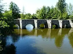 Le pont roman sur le Thouet.
