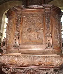 Détail des sculptures de la chaire.