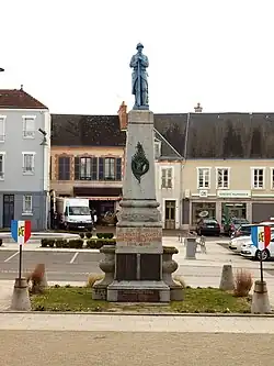 Le monument aux morts de Gouzon.