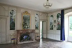 Château de Blossac : un salon restauré du rez-de-chaussée.