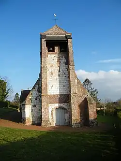 Vue du clocher-mur de l'église.