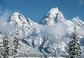 Middle Teton à gauche, Grand Teton au centre et mont Moran à droite.