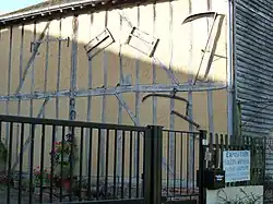 Grandchamp (Ardennes), pan de bois et guindage à droite (4)