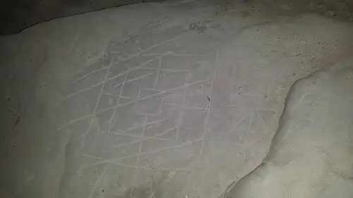 Exemple d'un jeu de marelle à neuf pions ("triple enceinte")