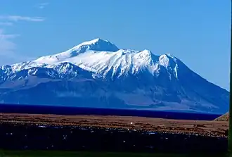 Great Sitkin vue de l'île Adak en 1990.