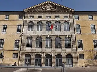 Avant-corps central en façade