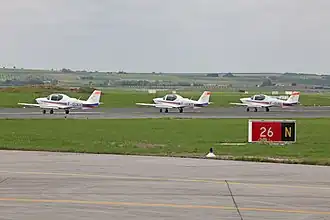 Trois Grob G 120A de l'Armée de l'air française prêts au décollage.