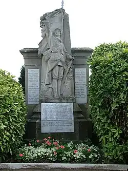 Le monument aux morts.