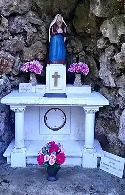 Réplique de la grotte de Lourdes.