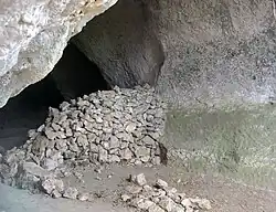 Entrée de la grotte Huchard.