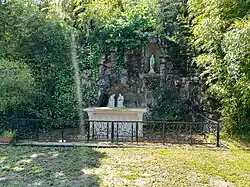 Grotte comme celle de Lourdes.