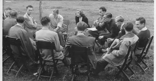 Groupe de discussion au Forum Européen Alpbach 1946