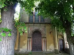 Portail de la synagogue.