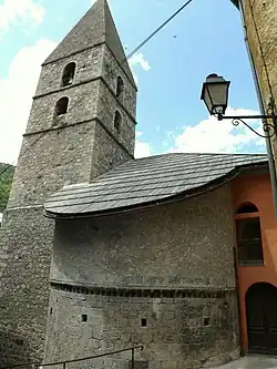 Église Saint-Étienne : chevet et clocher romans.