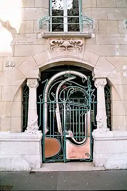 1898 : portail du Castel Béranger, 14, rue Jean-de-La-Fontaine, 16e&nbsp;arrondissement.