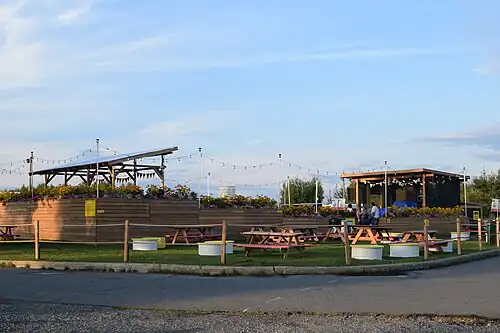 Vue arrière, côté Cour